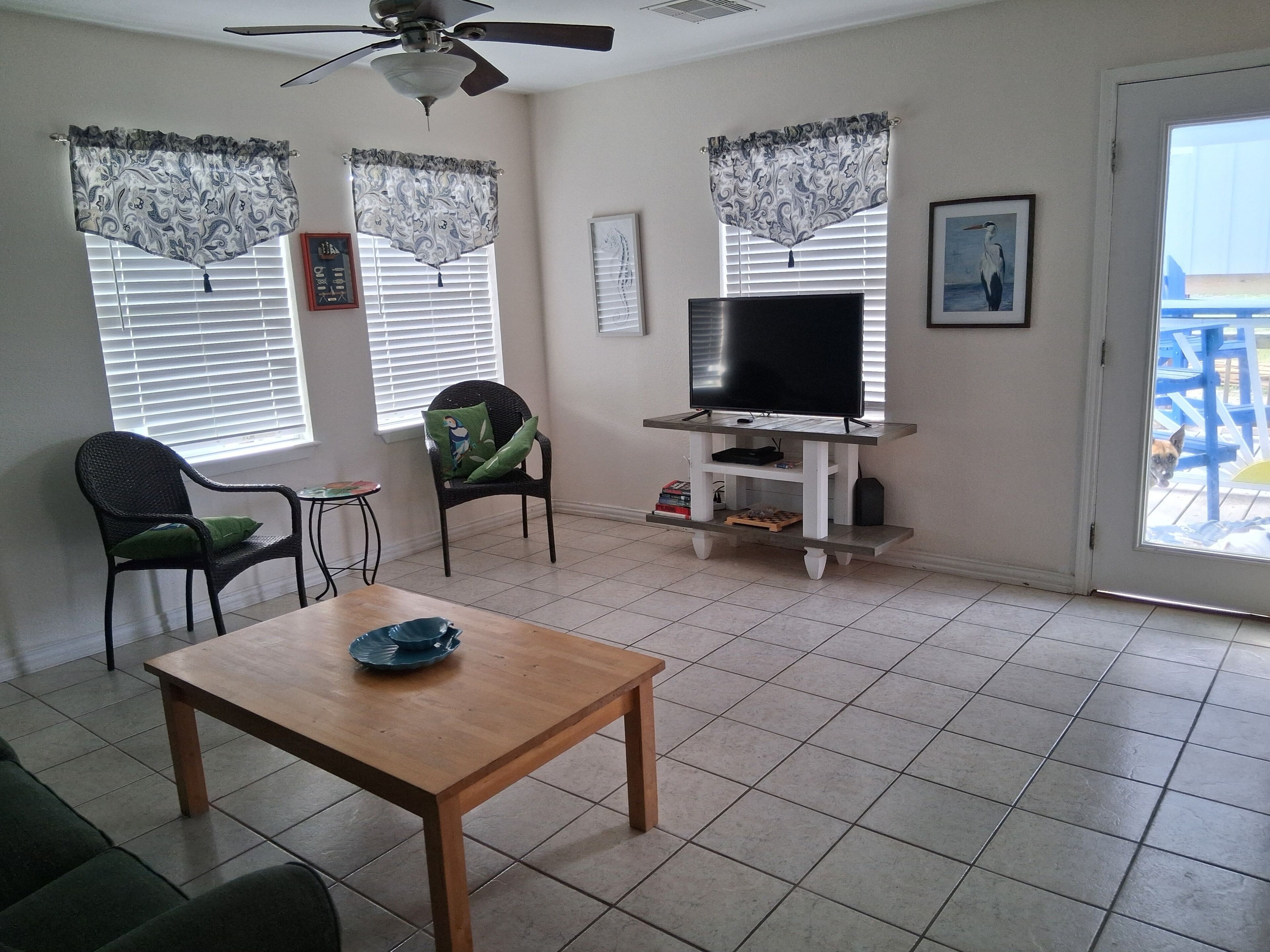 Gilligans Beach Hut- Relaxing Beach Getaway- Ocean View-pet Friendly/fenced Yard - Texas