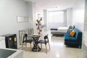 Comfort Apartment, Kitchenette | Living area - Guayacan Apart Hotel  (Guayaquil)