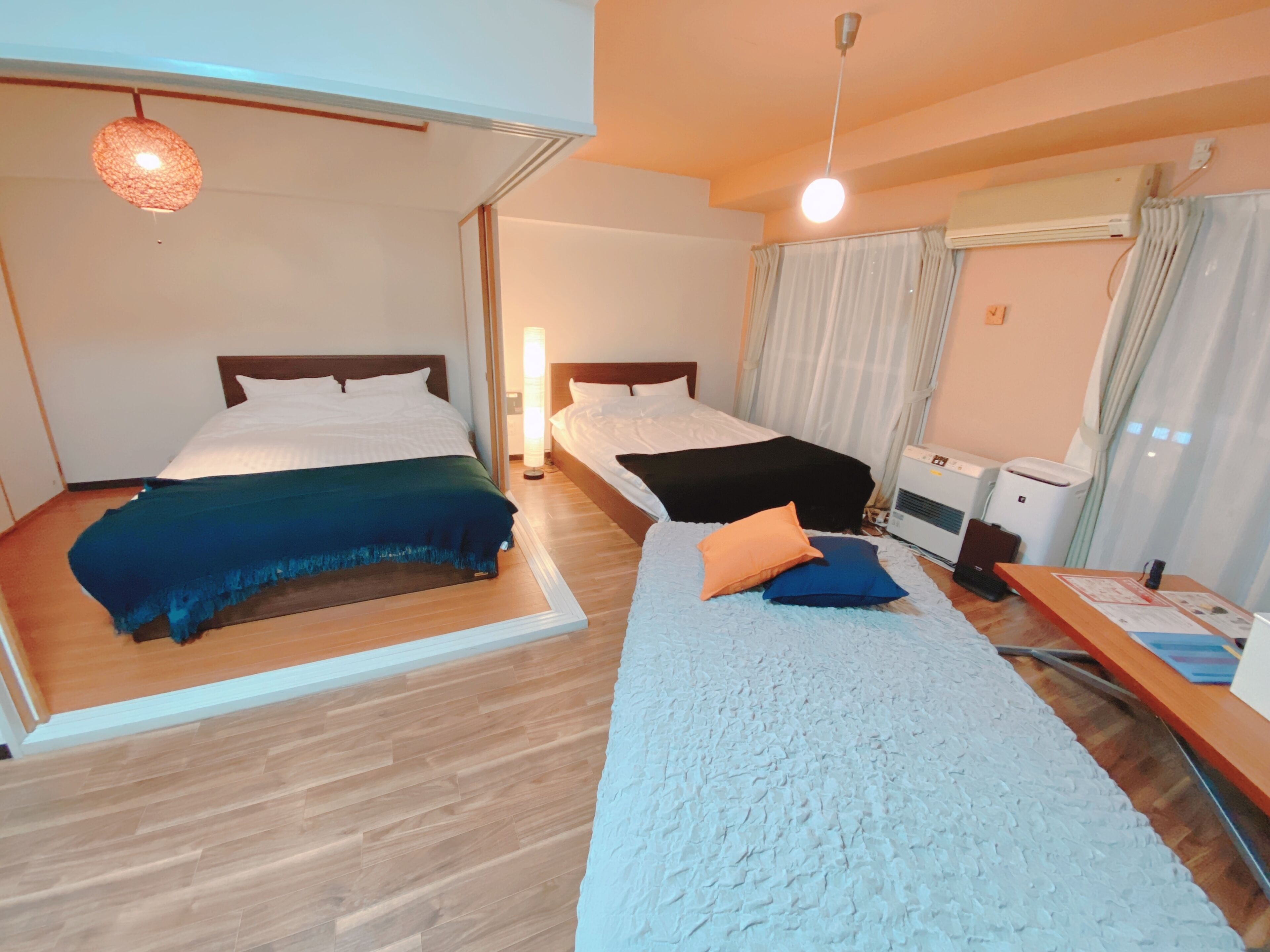 2 bedrooms, iron/ironing board, WiFi