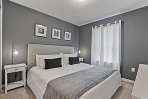 5 habitaciones, tabla de planchar con plancha, wifi y ropa de cama