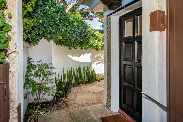 Unclassified image, 1 of 17, button