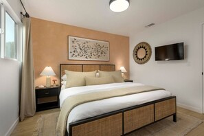 2 Schlafzimmer, Schreibtisch, Bügeleisen/Bügelbrett, Reisekinderbett