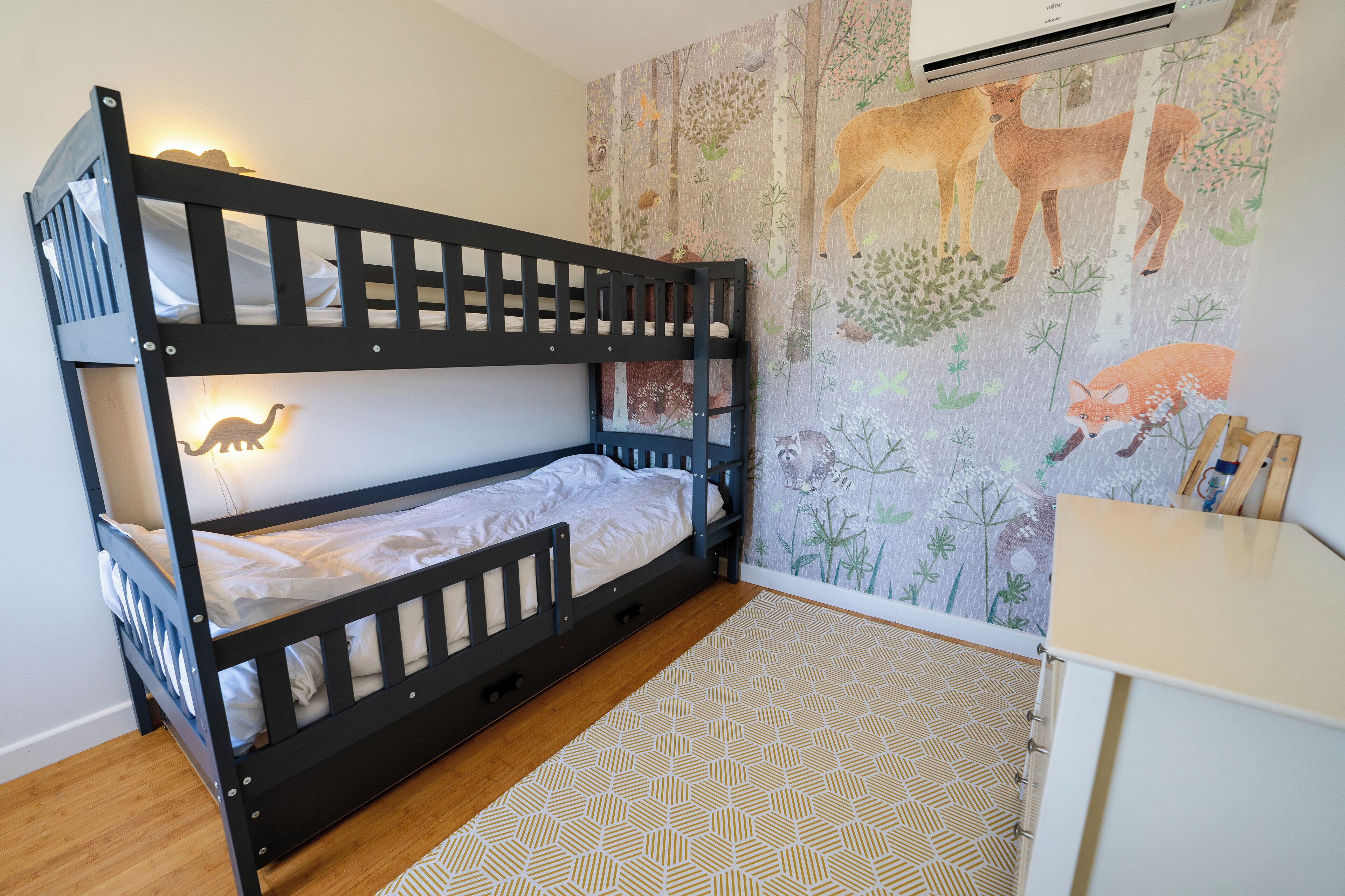 Quarto casal ou duplo família, para não fumantes, vista para a piscina | Quarto temático infantil