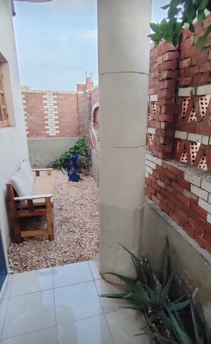 Terrace/patio - Charming apartment in enchanting Luxor with AC, WiFi (Luxor)