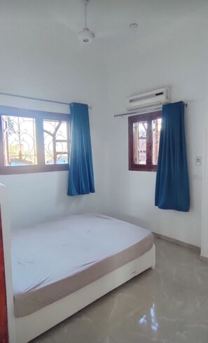 1 chambre, coffres-forts dans les chambres, fer et planche à repasser