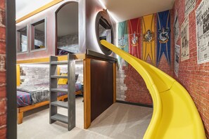 10 bedrooms, iron/ironing board, WiFi, bed sheets