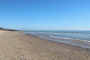 Una playa cerca