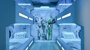 9 quartos, ferros/tábuas de passar roupa, Wi-Fi, roupa de cama