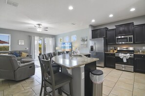 Fridge, microwave, oven, stovetop - Last Minute Disney! Private Pool, Hot Tub, Game Room & Themed Bedrooms. Book Now! #115917 (Orlando)