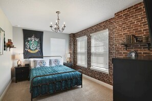 6 bedrooms, iron/ironing board, WiFi, bed sheets