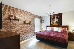 6 bedrooms, iron/ironing board, WiFi, bed sheets - Last Minute Disney! Private Pool, Hot Tub, Game Room & Themed Bedrooms. Book Now! #115917 (Orlando)