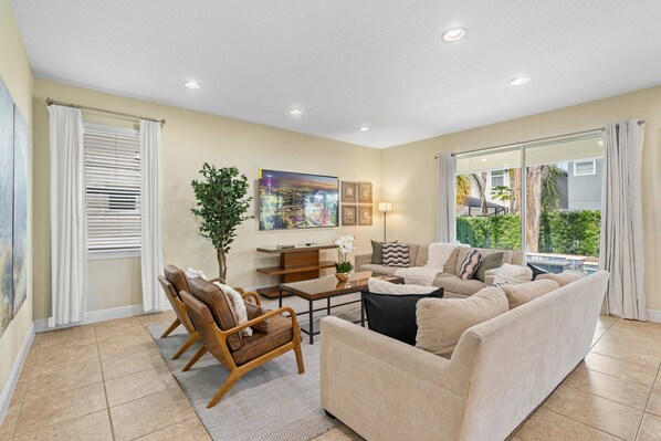 Smart TV, table tennis