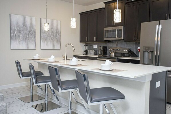 Fridge, microwave, oven, stovetop - Last Minute Disney Getaway! Townhouse with Private Pool. Book Now! #116043 (Orlando)