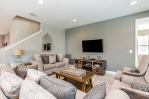Smart TV, table tennis - Last Minute Disney Getaway! Private Pool, Hot Tub & Game Room. Book Now! #116147 (Orlando)