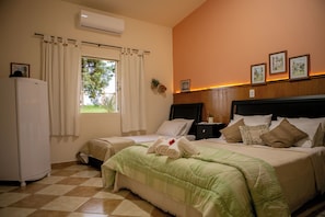 Superior Chalet, Mountain View | Iron/ironing board, free WiFi