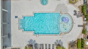 Een verwarmd zwembad