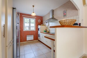 Réfrigérateur, micro-ondes, four, lave-vaisselle
