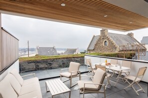 تناول الطعام بالخارج