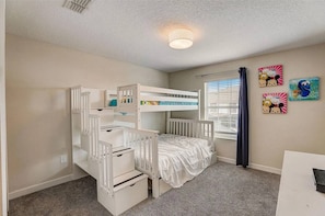 4 bedrooms, iron/ironing board, WiFi, bed sheets