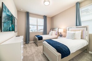 9 habitaciones, tabla de planchar con plancha, wifi y ropa de cama
