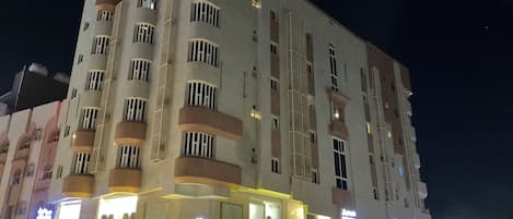 Vista frontal de la propiedad