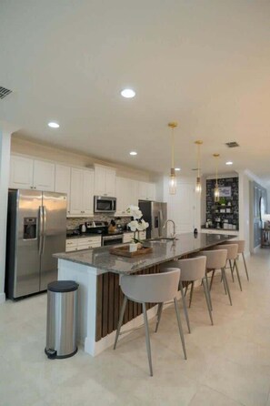 Fridge, microwave, oven, stovetop - Last Minute Disney! Private Pool, Game Room & Themed Bedrooms. Book Now! #128411 (Orlando)