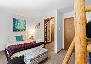 2 bedrooms, iron/ironing board, travel cot, free WiFi - Chalet Chic - Comfortable & Clean Private Resort Condo Ski, Soak, Relax & Enjoy (Whitefish)