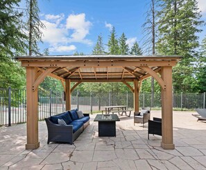 Property grounds - Chalet Chic - Comfortable & Clean Private Resort Condo Ski, Soak, Relax & Enjoy (Whitefish)