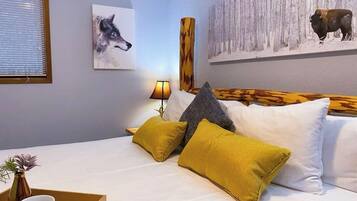 2 bedrooms, iron/ironing board, travel crib, free WiFi