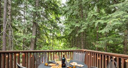 Chalet Chic. Private Lakefront. Children's Fish Pond. Explore Glacier, Ski, Hike