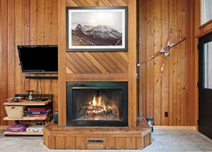 Interior - Chalet Chic - Comfortable & Clean Private Resort Condo Ski, Soak, Relax & Enjoy (Whitefish)