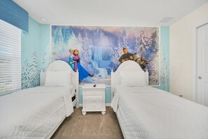 5 habitaciones, tabla de planchar con plancha, wifi y ropa de cama 