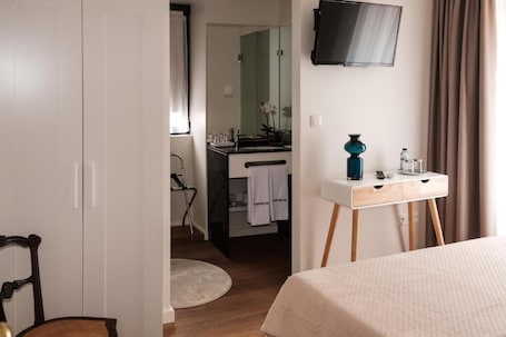 Standard Double Room | Free WiFi, bed sheets