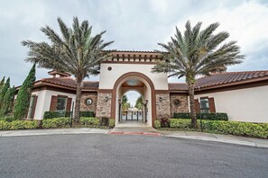 Exterior - Last Minute Disney! Private Pool, Game Room & Themed Bedrooms. Book Now! #128683 (Orlando)