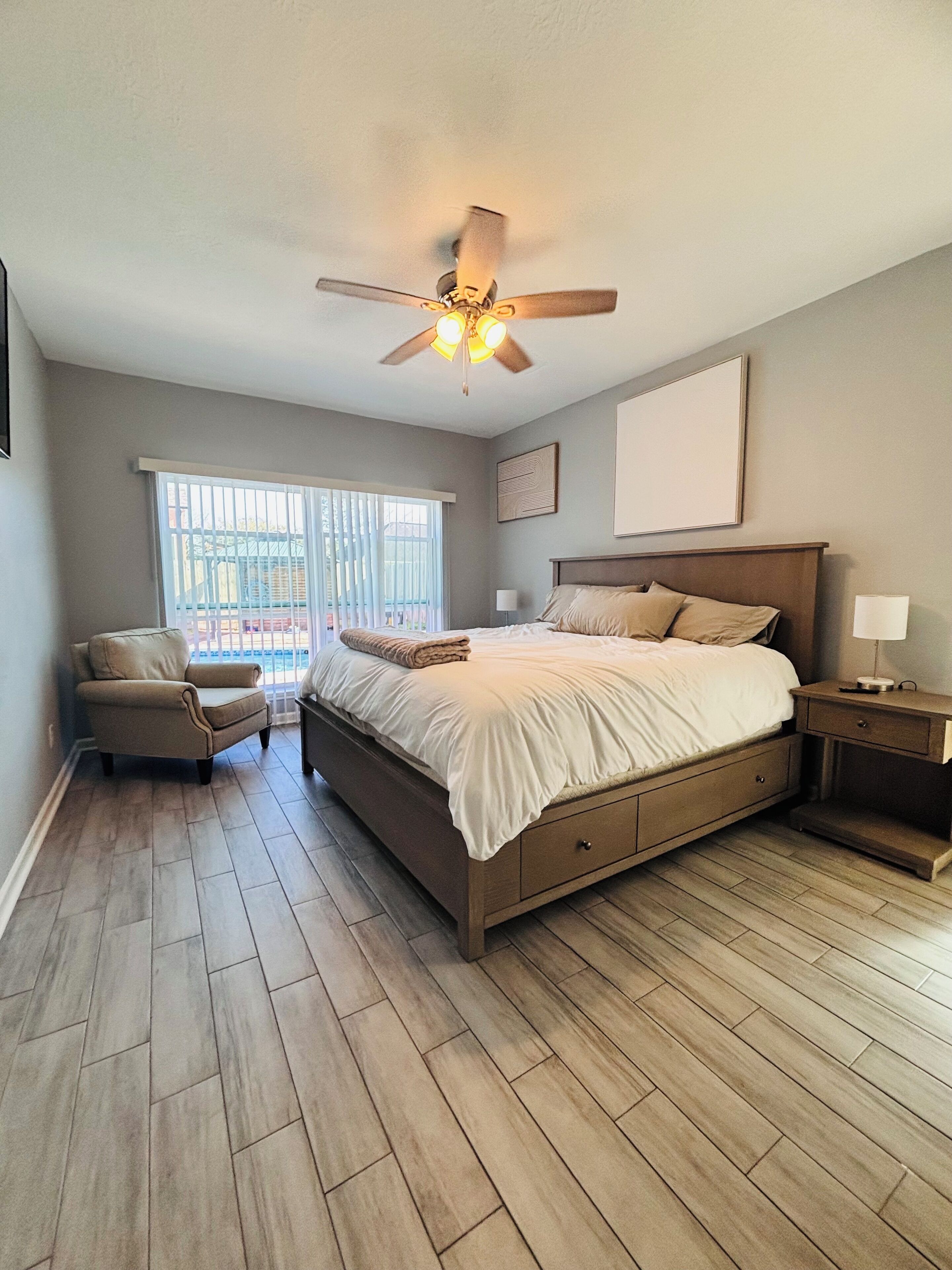 4 bedrooms, iron/ironing board, WiFi, bed sheets