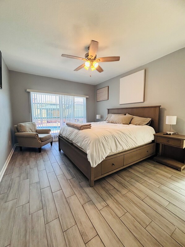 4 bedrooms, iron/ironing board, WiFi, bed sheets