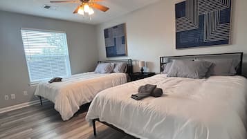 4 bedrooms, iron/ironing board, WiFi, bed sheets