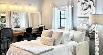 Cozy Darlin' Suite on the River