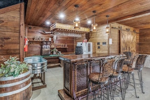 Dining - Cozy Darlin' Suite on the River (Granbury)