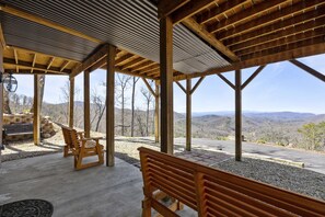 Terrace/patio - Mountain view home with large deck, private hot tub and fire-pit (Fairview)