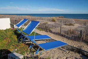 Solsenger og strandhåndklær