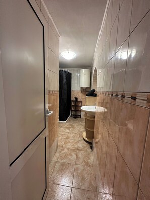 Apartment | Bathroom | Shower, towels