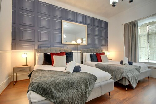 Portsmouth Maisonete Pool Tennis Table