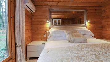 1 bedroom, individually decorated, individually furnished, free WiFi