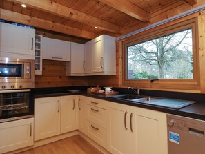 Dishwasher, cookware/dishes/utensils - Woodpeckers (Cullompton)