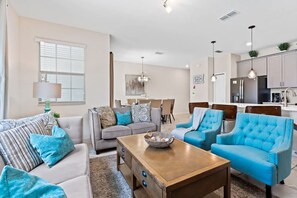 Villa | 4 bedrooms - Amazing Resort Near Disney 4BR Townhome (Kissimmee)