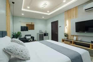 Family Apartment, Balcony, City View | 1 bedroom, in-room safe, desk, laptop workspace - MMM HOUSE  (Abuja)