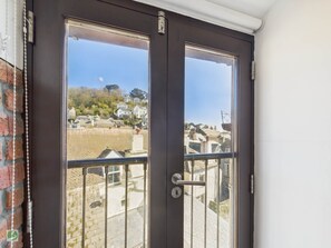 Interior - Apartment in the heart of East Looe, 2 minute walk to the beach. (looe)