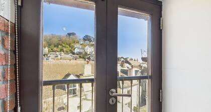 Apartment in the heart of East Looe, 2 minute walk to the beach.