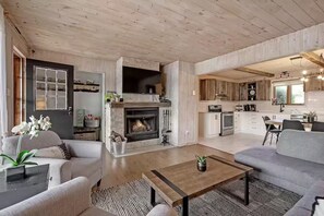 Casa de campo, vista al lago | Área de sala de estar